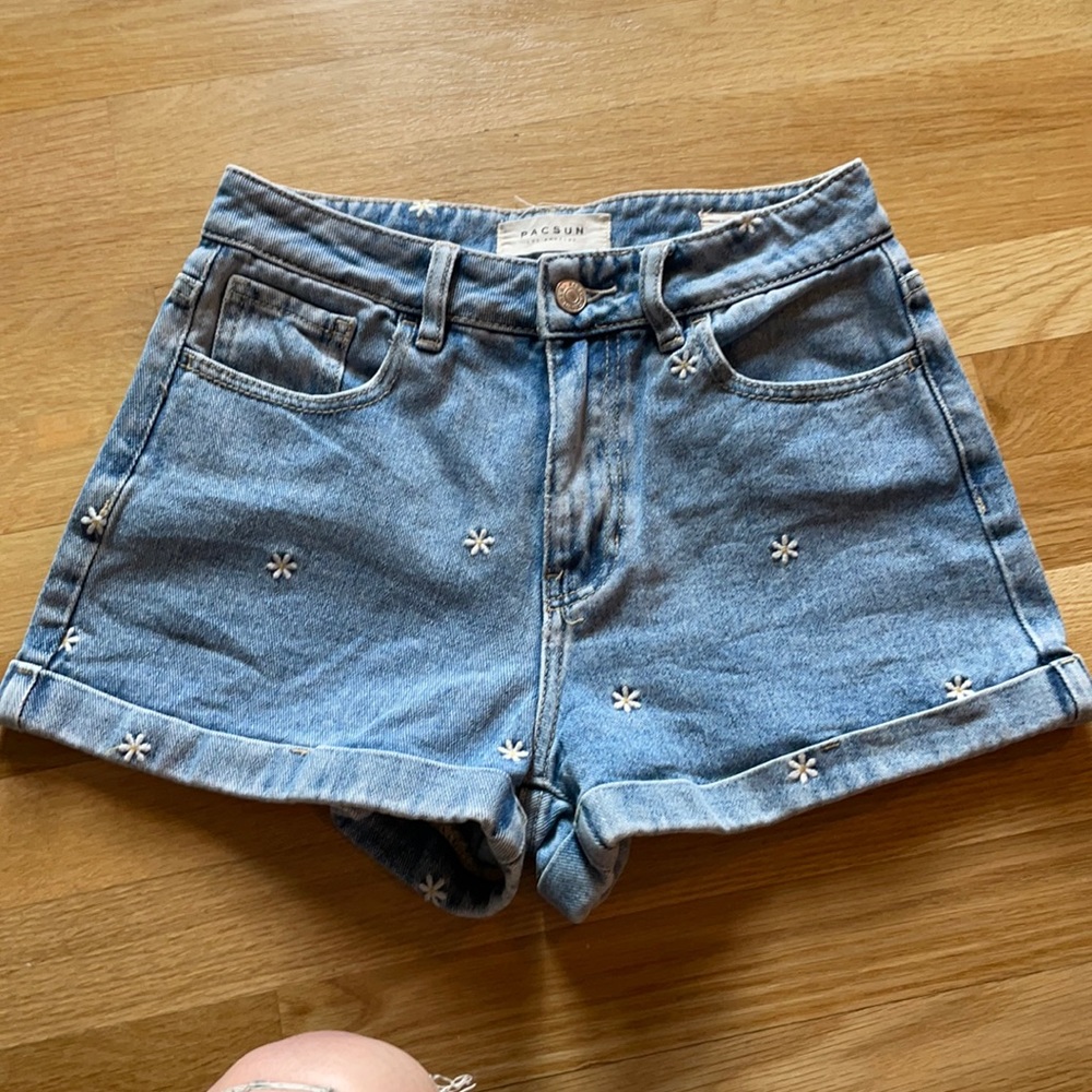 PacSun Daisy Short - size 25